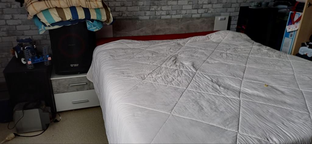 Slaap kamer te koop met 2 nachtkastjes, Ophalen