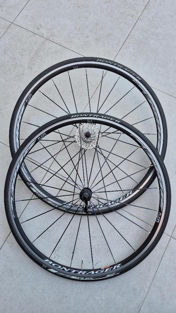 Voor en achter wielen Racefiets x 28 met banden “Bontrager”, Titanium, Zo goed als nieuw, Bontrager, Racefiets