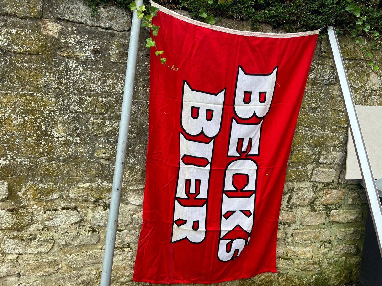 Vlag van Becks Bier, Ophalen, Zo goed als nieuw