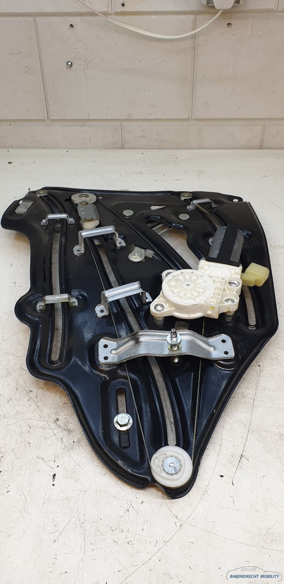Raammechanisme W209 CLK links achter 2096700103 motor origin, Gebruikt, Mercedes-Benz AG, Mercedes-Benz, Mercedesstrasse 120
70372  Stuttgart, DE