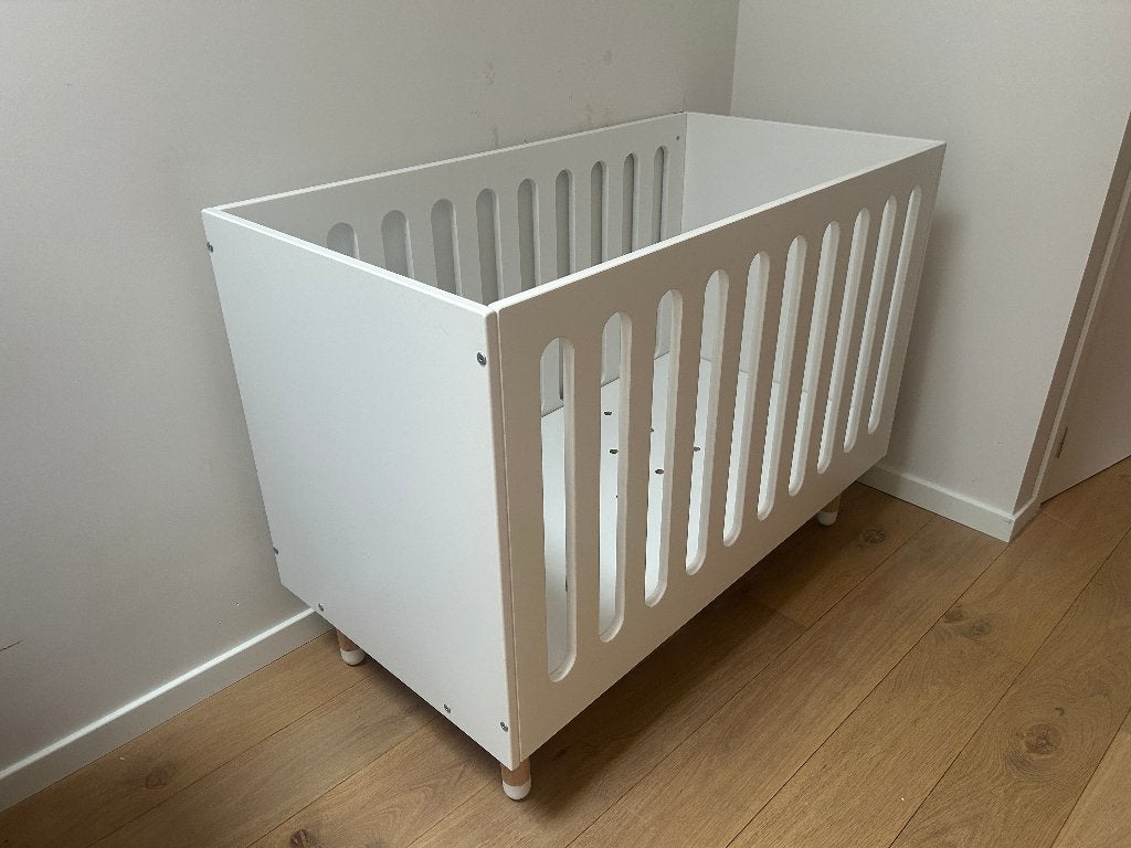 Lit bébé FLEXA DOTS 60  120 cm – Évolutif – 100 €, Enfants & Bébés, Berceaux & Lits, Utilisé, Lit, Enlèvement
