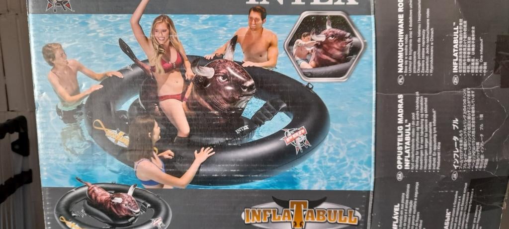 Inflatabull Rodeo in zwembad, Ophalen
