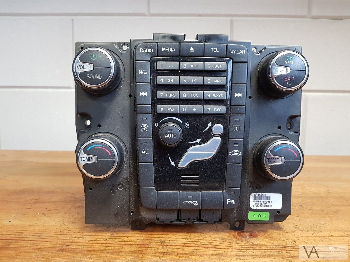 Volvo S60 V60 XC60 2010 - 2014 kachelpaneel radio navi drivE, Gebruikt, -, -, Ophalen of Verzenden