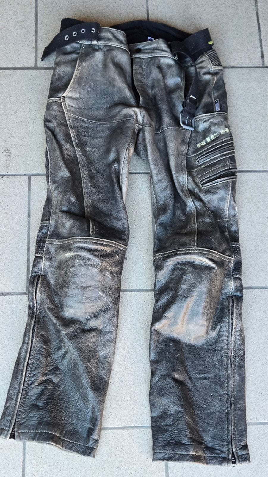 Pantalon cuir vintage richa T54, Enlèvement