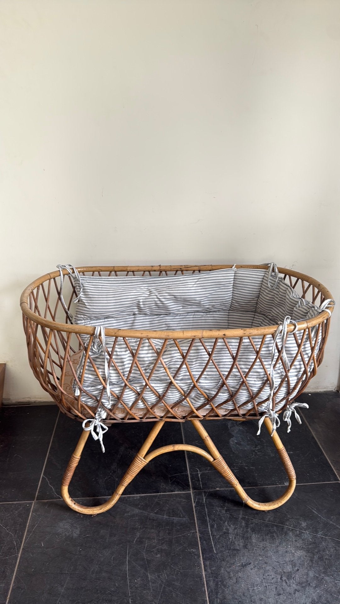 Rotan wieg, Kinderen en Baby's, Babywiegjes en Ledikanten, Ophalen, Zo goed als nieuw, Wieg