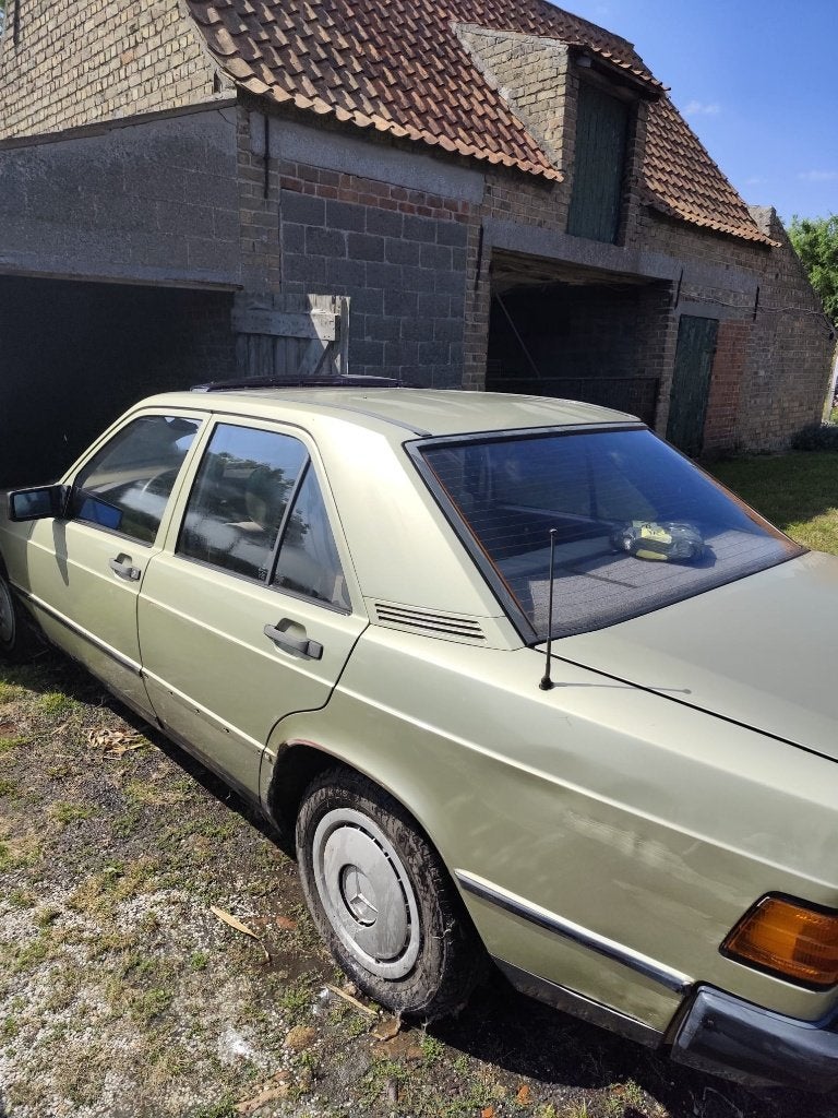 Mercedes 190 uit 1983 Benz 188k, Auto's, Automaat, 4 deurs, Stof, Beige