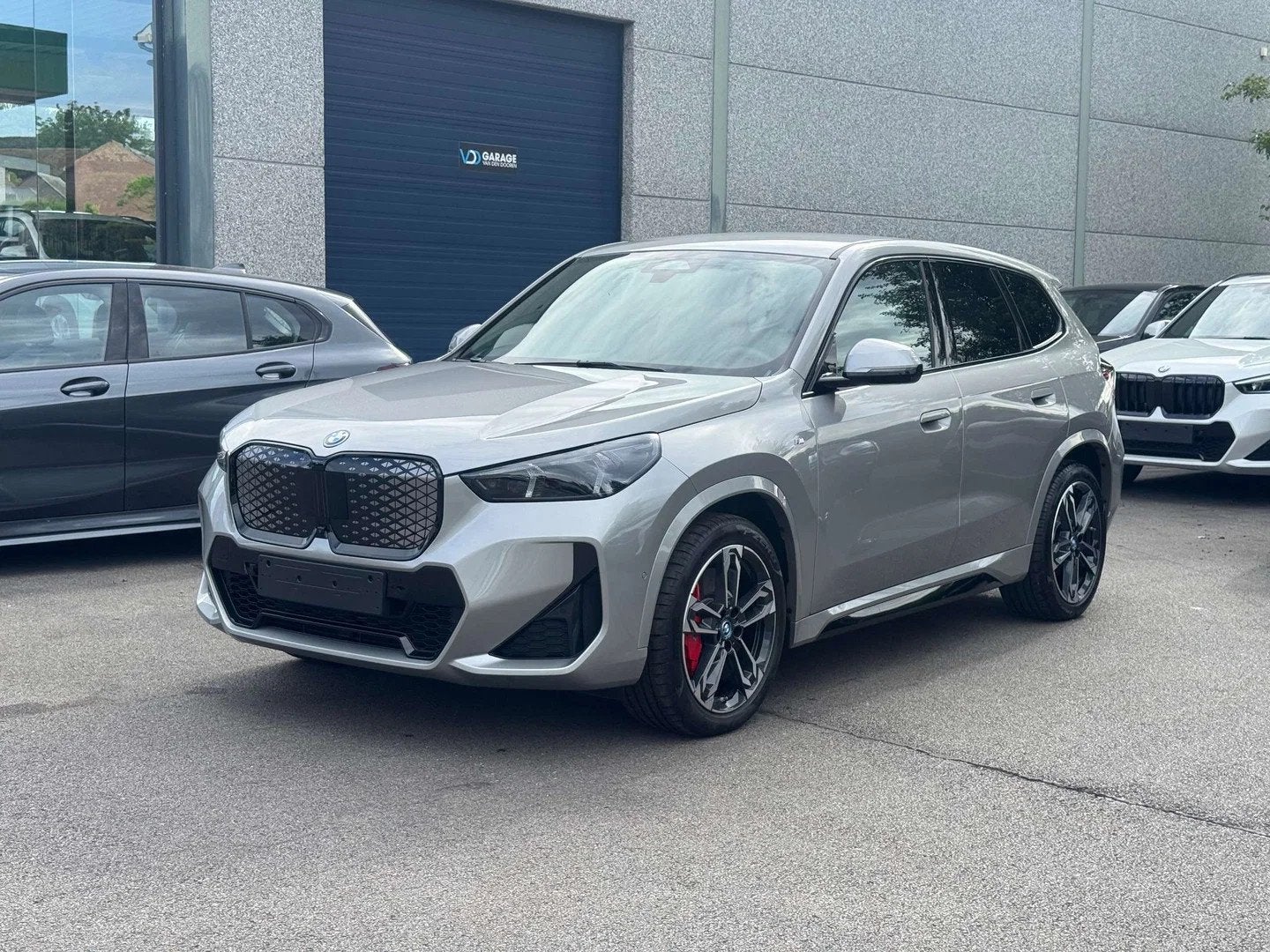 BMW iX1 eDrive20 M Sport PRO / HUD / 360CAM / ACC / LEDER /, Auto's, Automaat, Gebruikt, Leder, 5 zetels