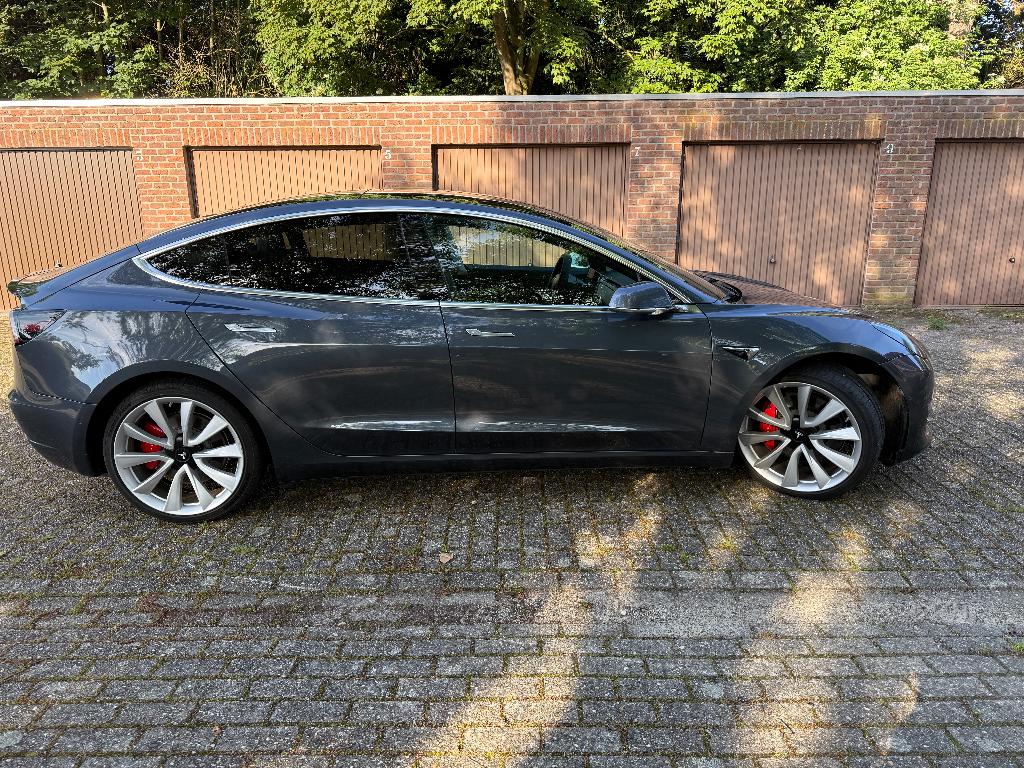 Tesla Model 3  75 kWh Longe Range Performance Dual Motor, Autos, Tesla, Cuir, Argent ou Gris, Achat, Noir