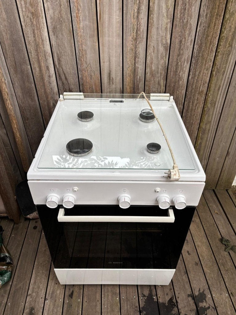 Gazinière + four BOSCH, Elektronische apparatuur, Fornuizen, Gebruikt, Vrijstaand, Gas, 4 kookzones, 85 tot 90 cm, 60 cm of meer