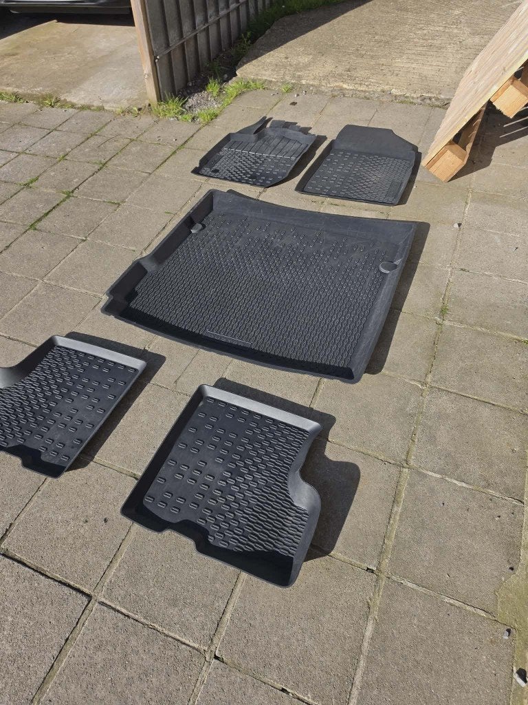 av  Jeu de tapis de sol pour DACIA DUSTER, Enlèvement, Comme neuf