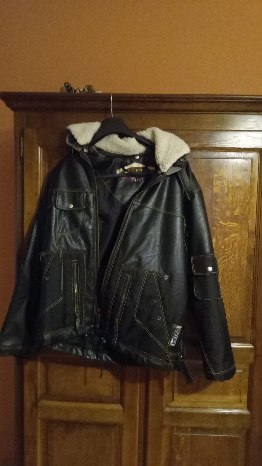 av veste homme taille  M cuir col fourrur mouton marq metro, Enlèvement ou Envoi, Seconde main, Hommes, Manteau | cuir