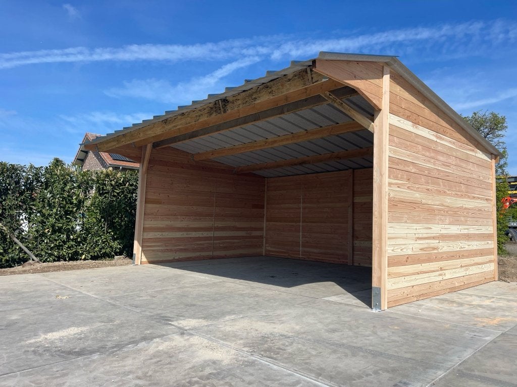 Abri de 4 x 6 m en planches de bois de Douglas massif, Animaux & Accessoires, Mise à l'étable