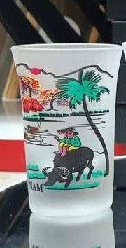 GEZOCHT: Vietnam shot glas, Verzamelen, Ophalen of Verzenden