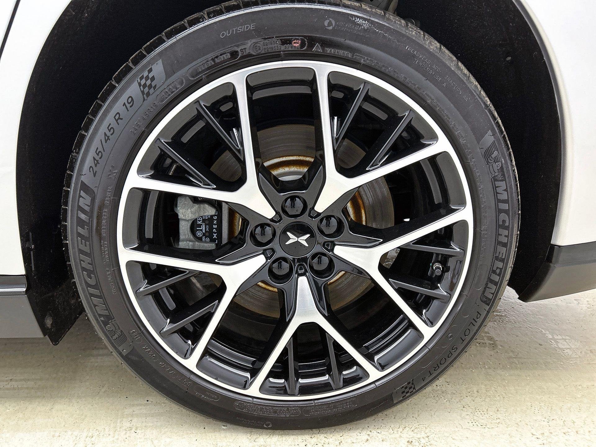 XPENG P7 Performance AWD (automatique), Autos, 86 kWh, Argent ou Gris, Achat, Entreprise