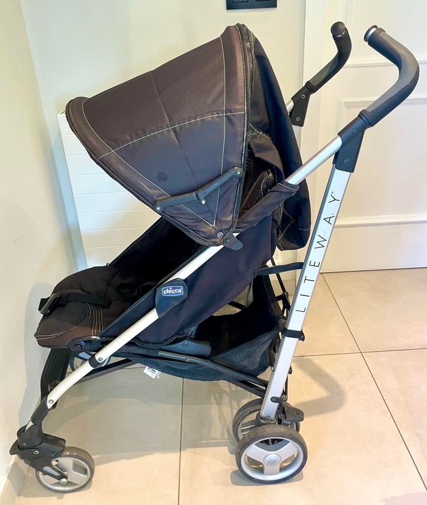 Buggy Chicco Liteway: extrêmement léger, compact, pliable, Enfants & Bébés, Buggys, Comme neuf, Autres marques, Protection de pluie