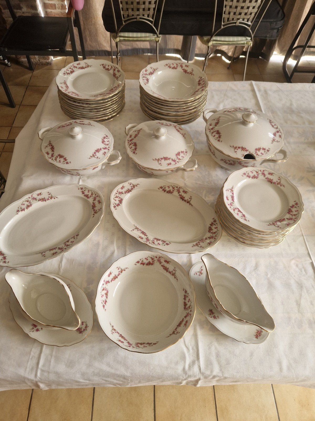 Vintage oma's bloemetjes eet servies., Antiek en Kunst, Antiek | Servies compleet, Ophalen
