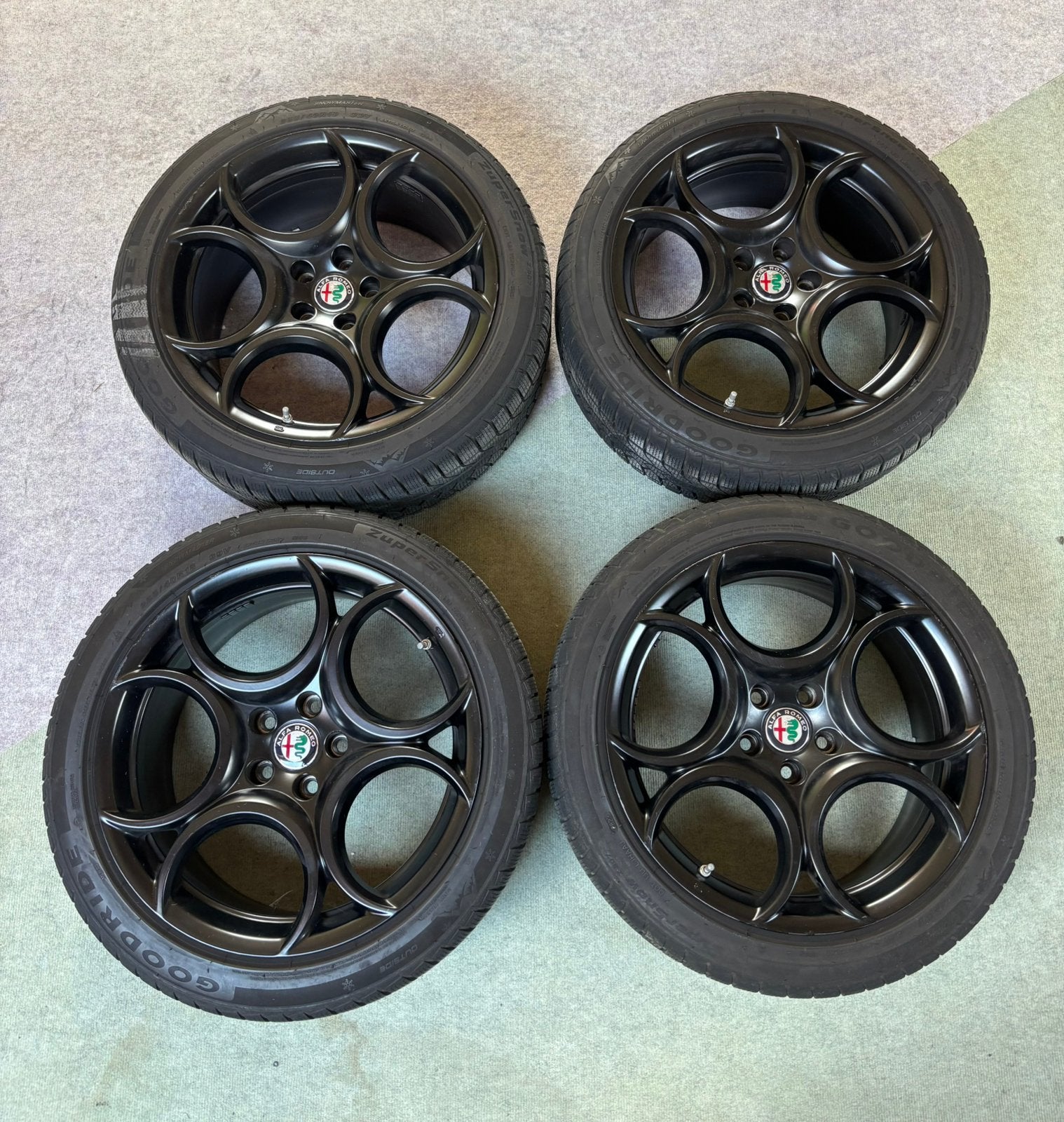 Roues Alfa Romeo 18 pouces avec pneus d'hiver, Autos : Pièces & Accessoires, Pneus hiver, Véhicule de tourisme, 18 pouces, Enlèvement