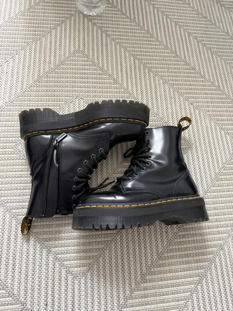 Dr Martens in goede staat te koop, Enfants & Bébés, Vêtements enfant | Chaussures & Chaussettes, Enlèvement, Comme neuf