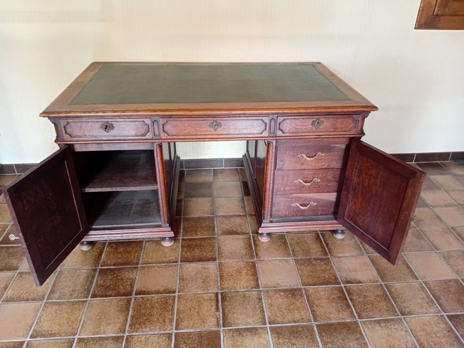 a vendre bureau de notaire, Enlèvement