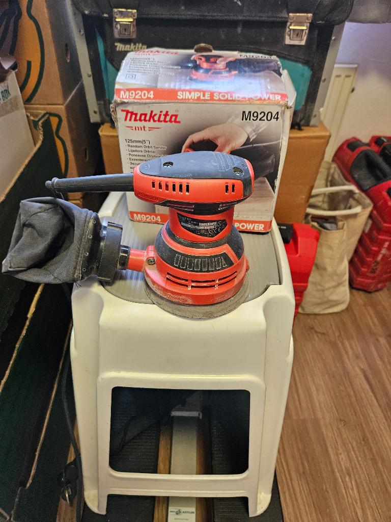 Makita Schuurmachine, Doe-het-zelf en Bouw, Ophalen, Nieuw, Vlakschuurmachine