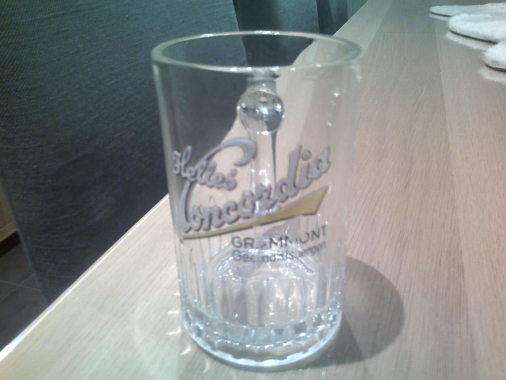 Geemailleerd bierglas Helles-Concordia., Enlèvement ou Envoi, Utilisé, Verre ou Verres, Autres marques