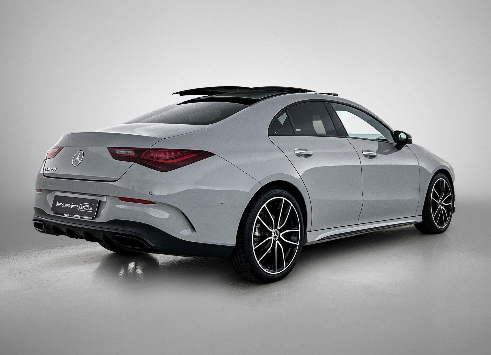 Mercedes-Benz CLA-Klasse 180 Coupé AMG Line | Panoramisch D, Stof, Gebruikt, 4 cilinders, Bedrijf
