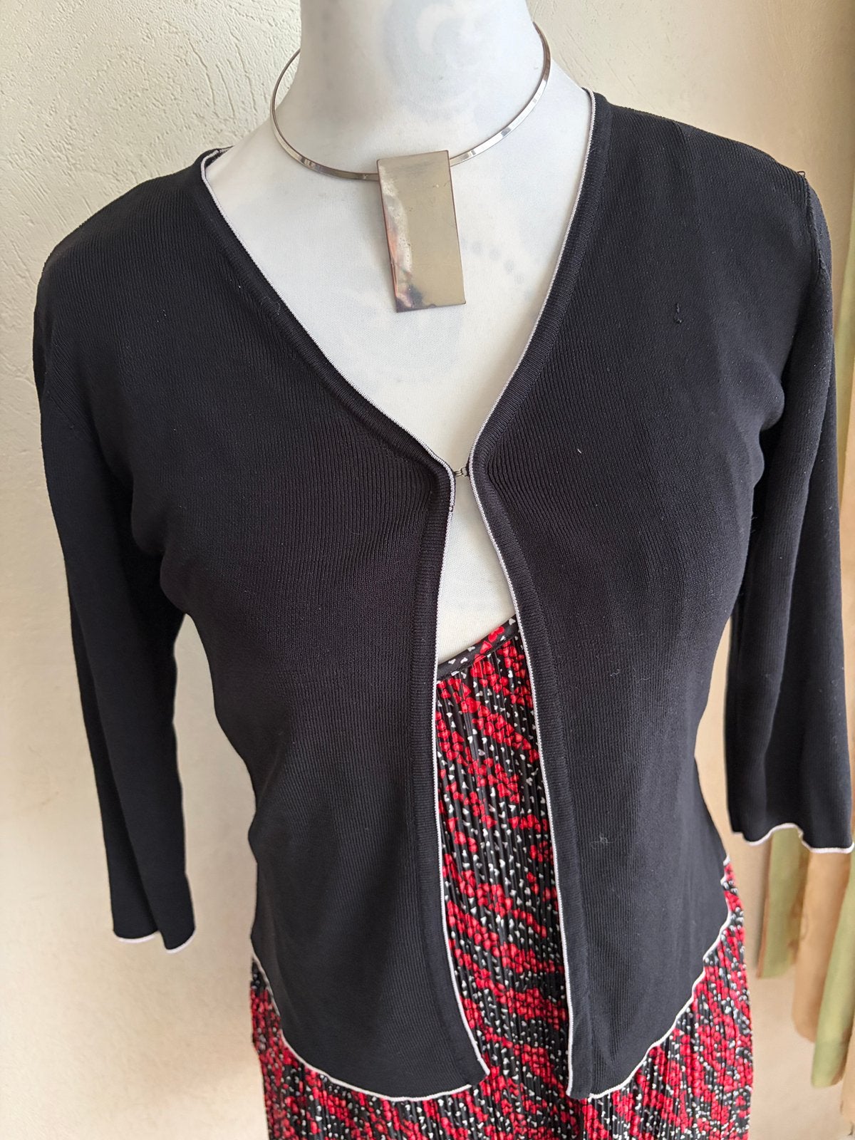 Petit Gilet Noir Chic à Liséré Blanc taille unique, Enlèvement ou Envoi, Comme neuf, Blanc
