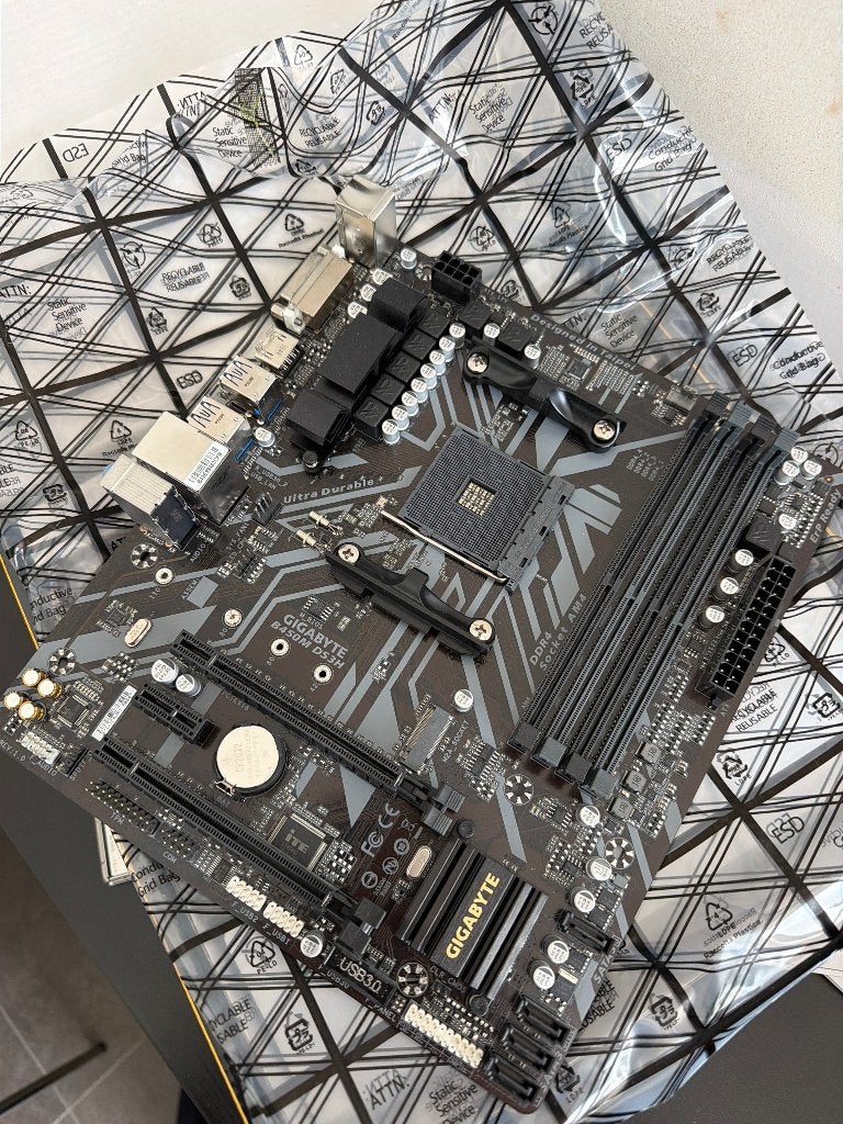 Gigabyte B450M DS3H, Computers en Software, Moederborden, Ophalen, Gebruikt, DDR4, Micro-ATX