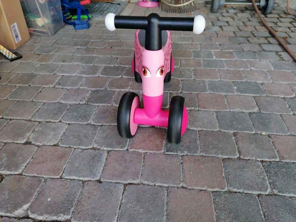 Meisjes loopfiets schattig en mooi, Fietsen en Brommers, Ophalen, Zo goed als nieuw