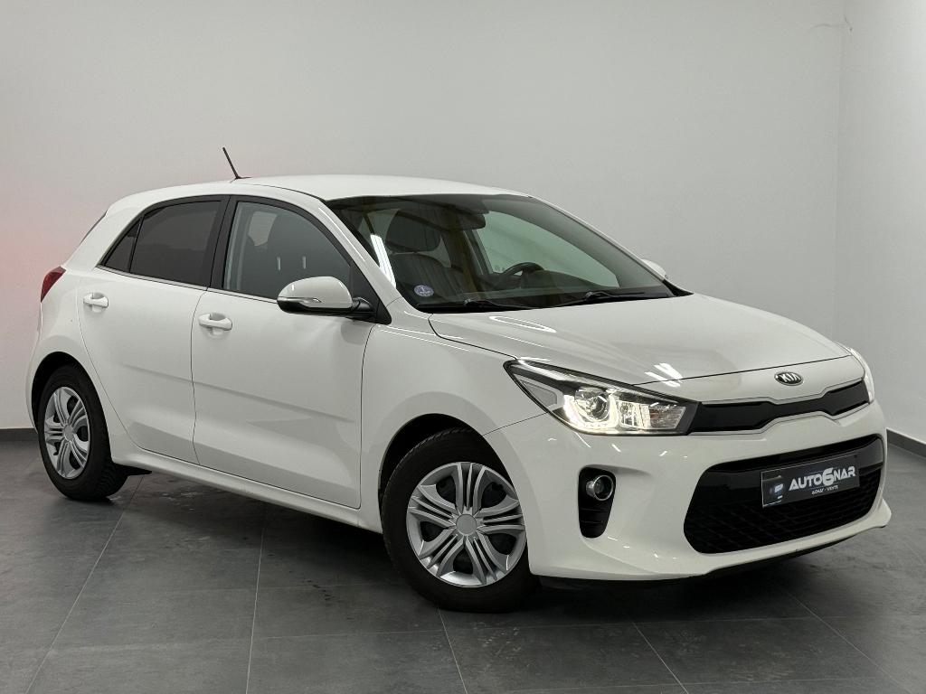 Kia Rio 1.2i Euro 6b - Navi - Camera - CarPlay - Carnet, Auto's, Voorwielaandrijving, Stof, 109 g/km, Wit