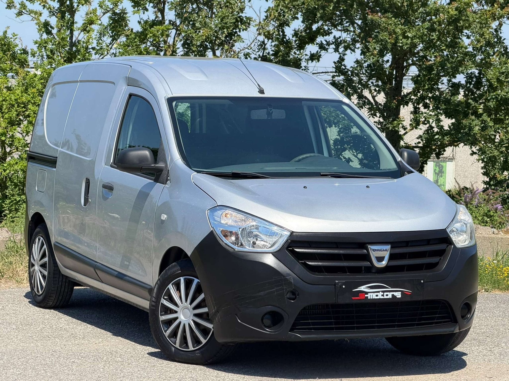 Dacia Dokker * UTILITAIRE * 1,5 DCI (bj 2016), Auto's, Bestelwagens en Lichte vracht, Euro 5, Gebruikt, Zwart, 4 cilinders