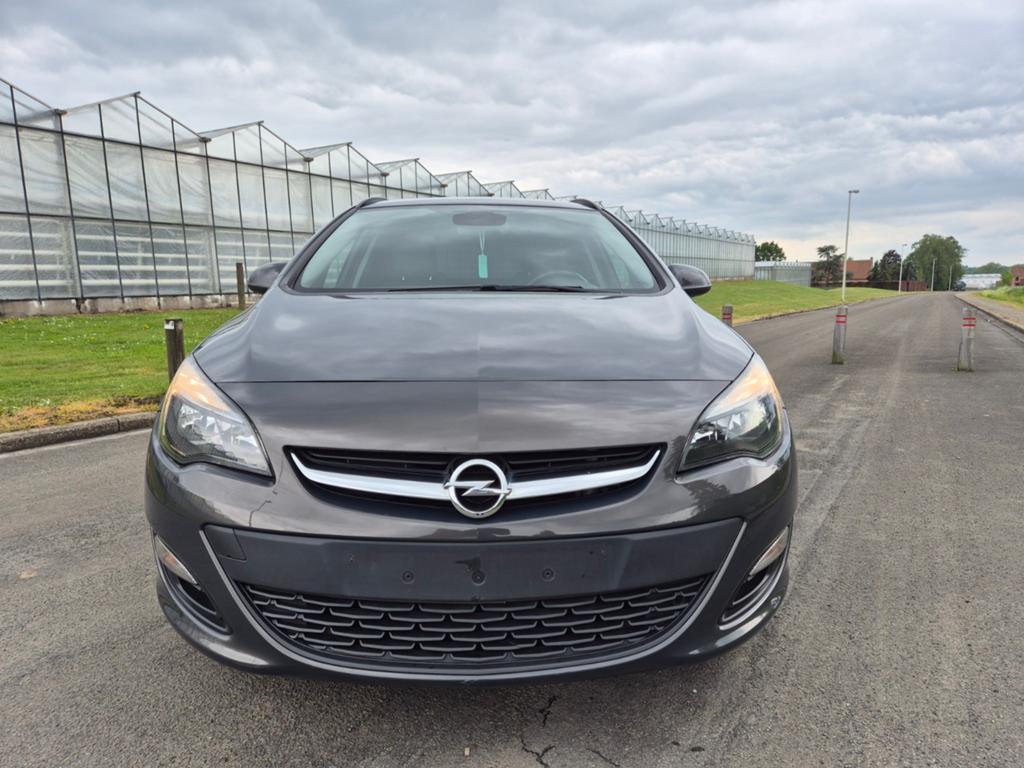 Opel astra cosmo 1.4 benzine Turbo bj 2014 136dkm Airco Navi, Auto's, Voorwielaandrijving, Euro 5, Zwart, 4 cilinders