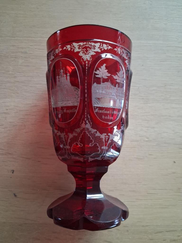 granaat rode boheemse beker, Ophalen