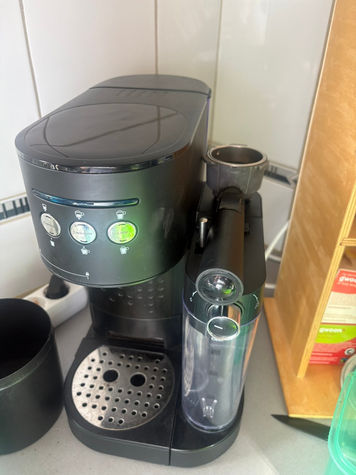 Coffie machiene met bonnen maler, Elektronische apparatuur, Koffiezetapparaten, Ophalen, Zo goed als nieuw, Koffiemachine