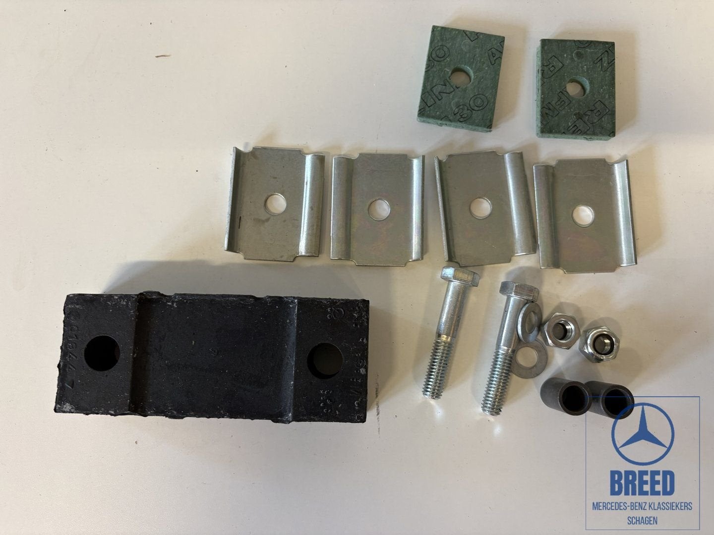 NOS montageset uitlaat voor Mercedes-Benz T2 309 310, Neuf, -, -, Enlèvement ou Envoi