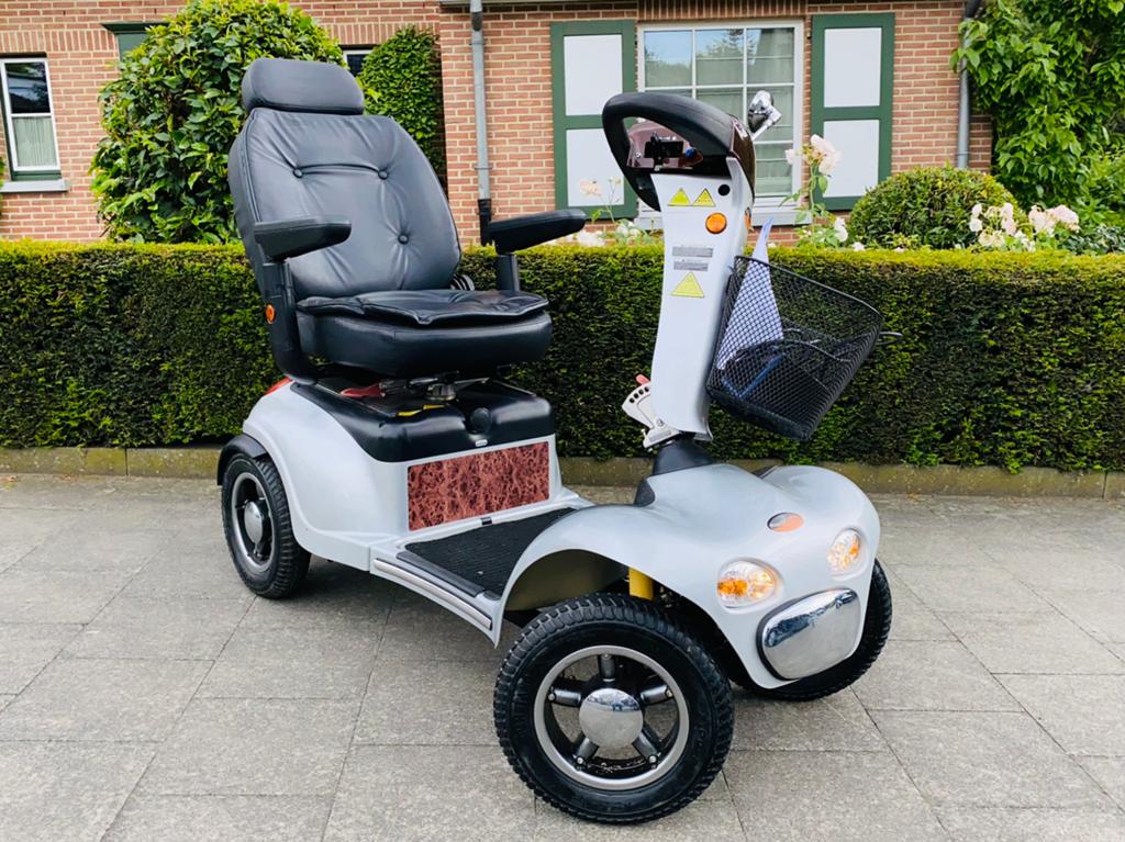 Shoprider deluxe Scootmobiel 4wiel invalide scooter, Diversen, Rolstoelen, Ophalen of Verzenden, Inklapbaar, Zo goed als nieuw