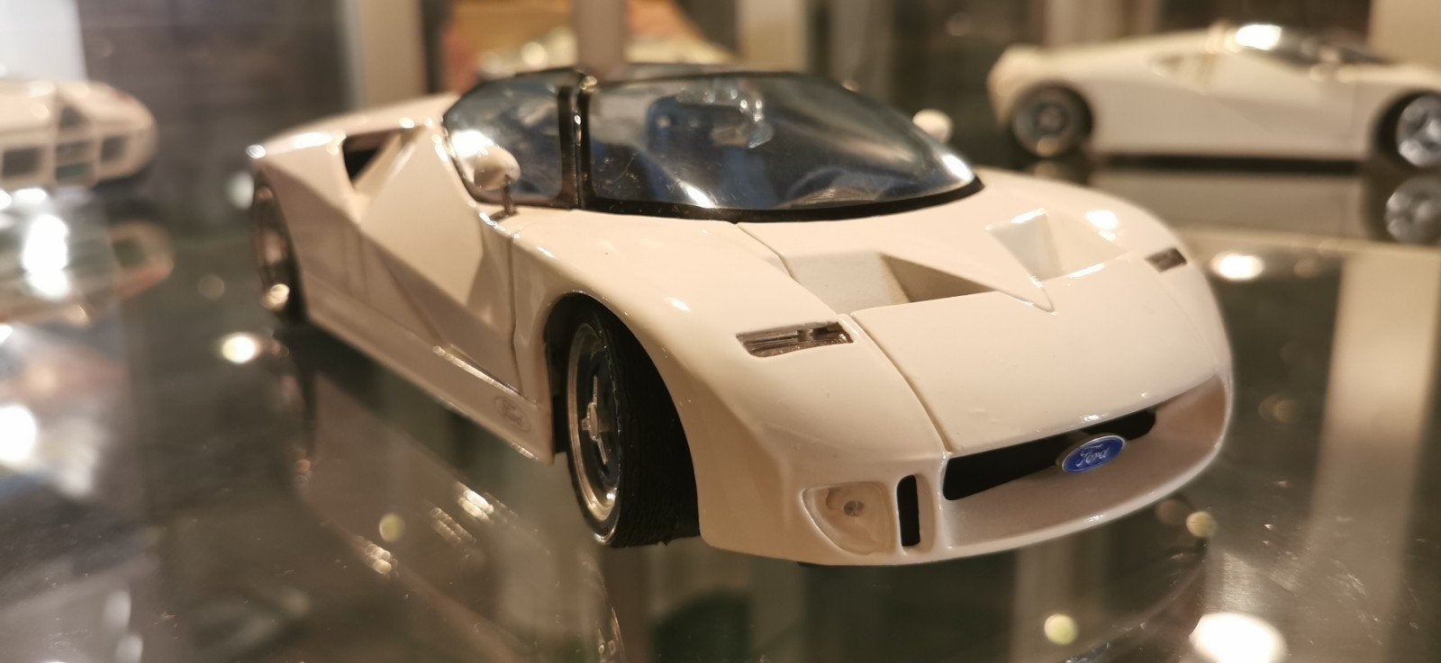 Ford GT 90 - Maisto 1/18, Hobby en Vrije tijd, Modelauto's | 1:18, Ophalen, Zo goed als nieuw, Auto, Maisto
