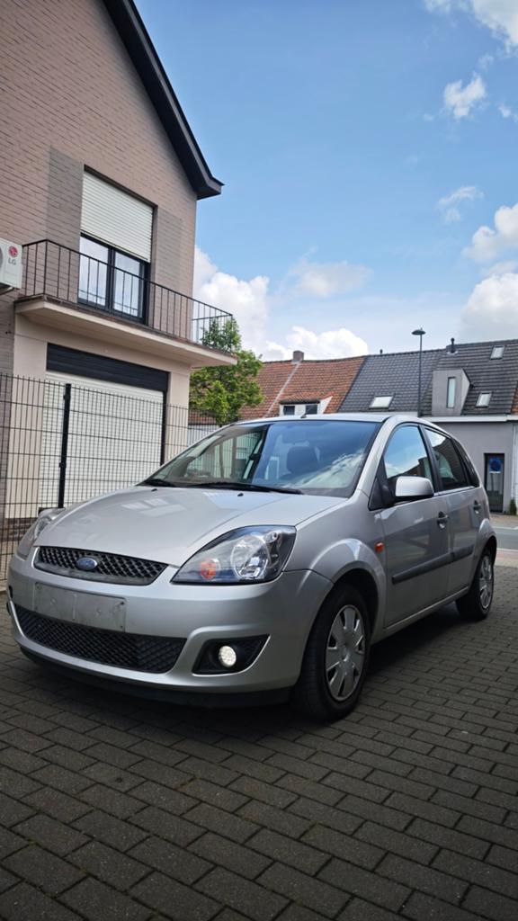 Ford Fiesta 1.3 Benzine 145dkm Airco Nieuwe koppeling, Voorwielaandrijving, 1299 cc, Stof, 4 cilinders