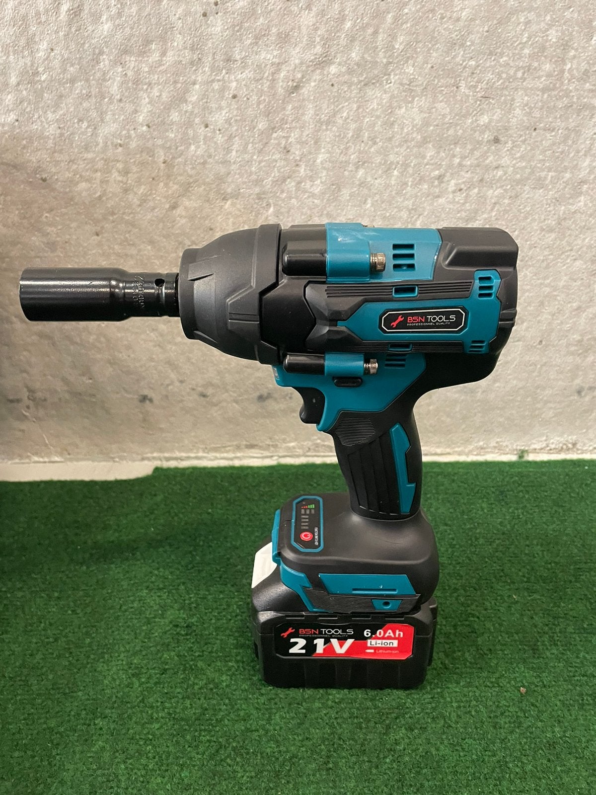 Nieuwe BSN tools 800Nm slagmoersleutel met 2 accu’s, Auto diversen, Autogereedschap, Ophalen, Nieuw
