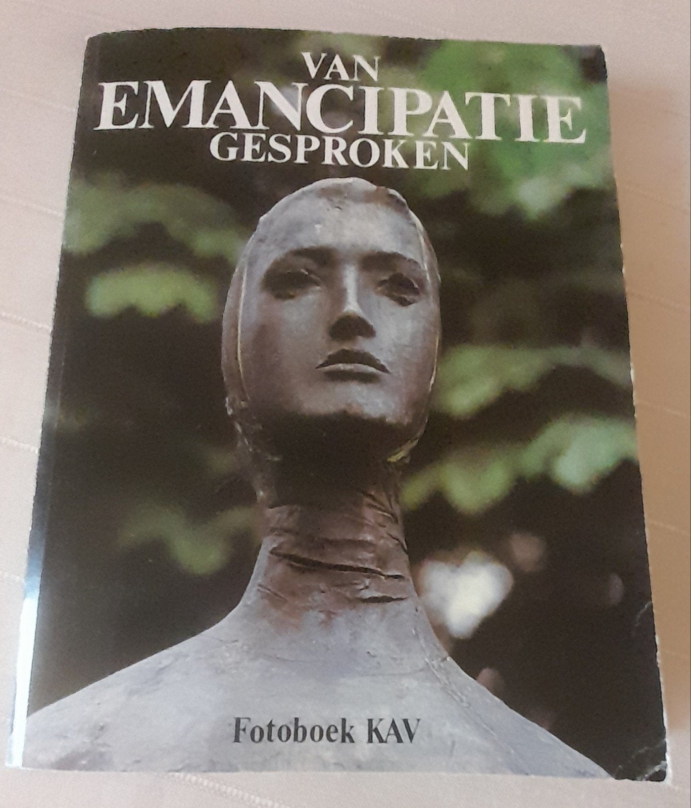 Boek: Van emancipatie gesproken Fotoboek van KAV, Boeken, Ophalen