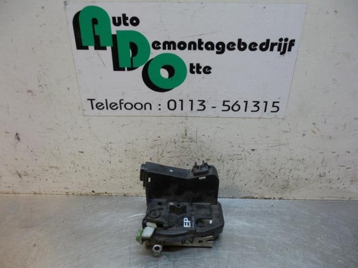 Serrure portière mécanique 4portes avant droite d'un Opel, -, Opel, Utilisé, -