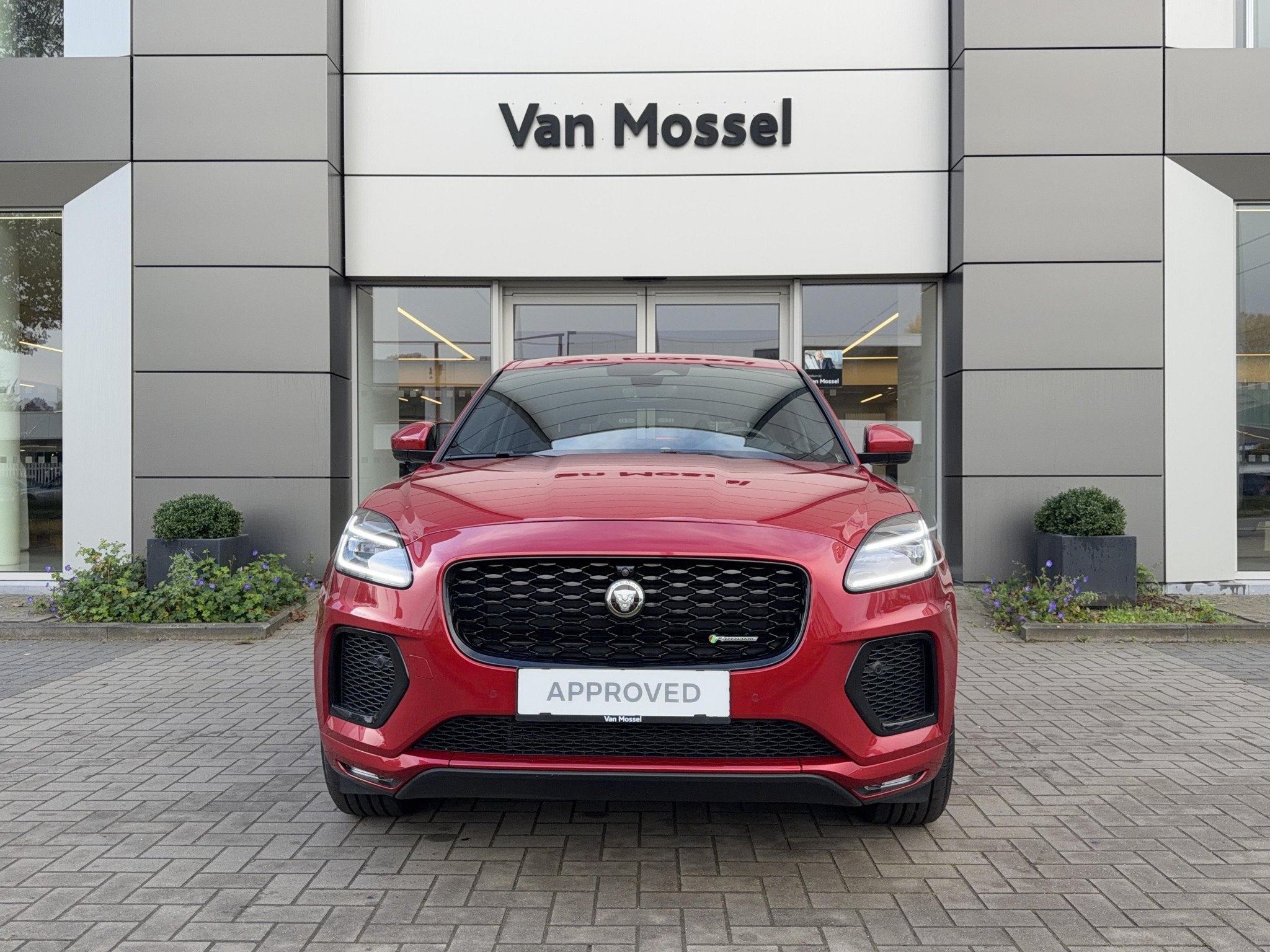 Jaguar E-Pace P300e R-dynamic S (automatique), Autos, Achat, Entreprise, Autres carburants, Noir