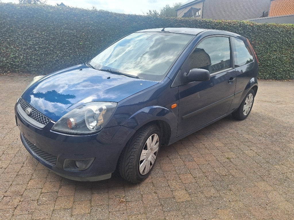 ford fiesta 1.4tdci AIRCO  GEKEURD VERKOOP+ROZE PAPIER, Auto's, Voorwielaandrijving, Zwart, Blauw, Leder en Stof