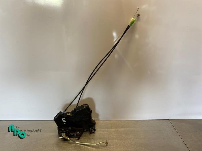 Deurslot Mechaniek 4Deurs links-voor van een Subaru Justy (J, Subaru, Gebruikt, -, -