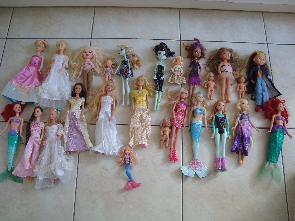 lot de 25 barbies + accessoires, Ophalen, Gebruikt, Barbie