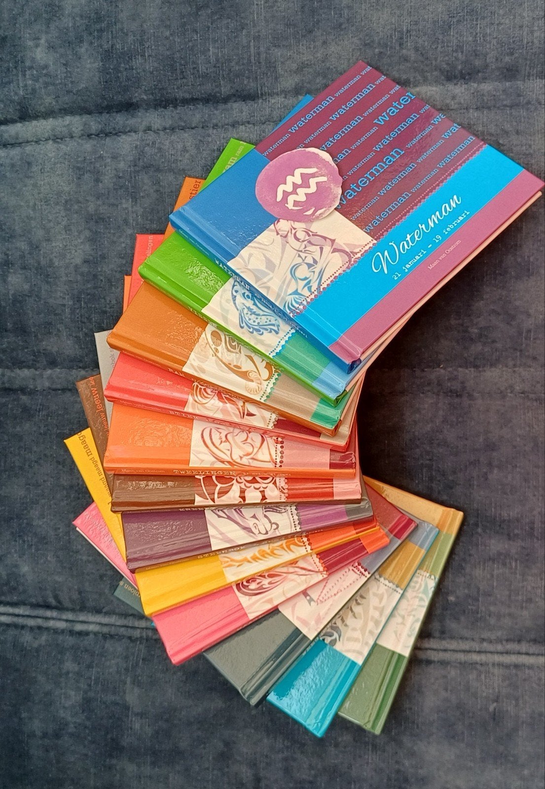 Horoscoop boekjes, Ophalen