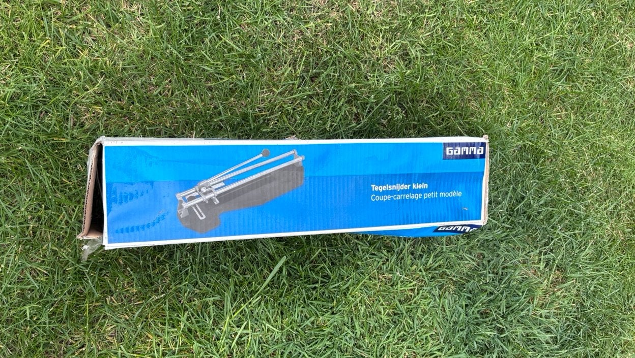 Tegelsnijder, Ophalen, Zo goed als nieuw