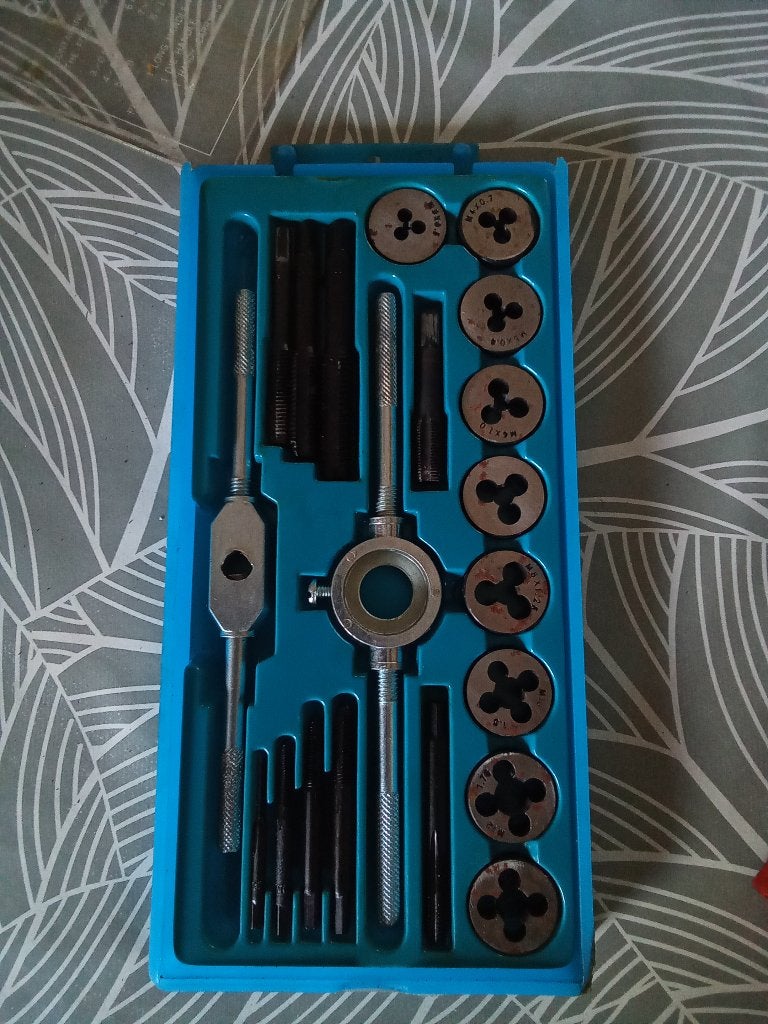 Jeu de tarauds et filières, Ophalen, Nieuw