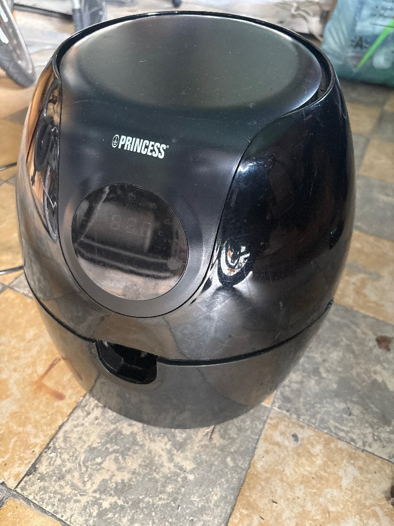 Princess airfryer, gebroken handvat, Elektronische apparatuur, Airfryers, Ophalen, Niet werkend, Airfryer, 750 t/m 999 gram