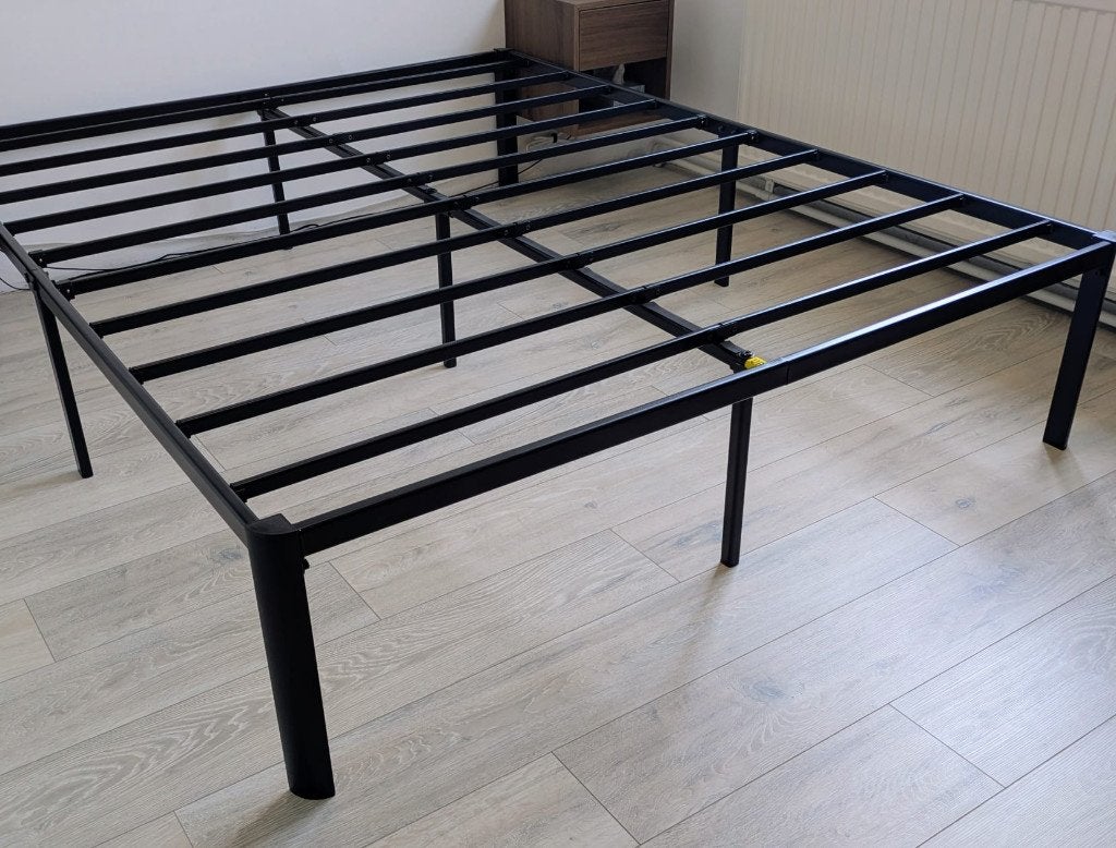 Metalen bedframe van 160x200, Huis en Inrichting, Slaapkamer | Bedden, Ophalen, Zwart, Zo goed als nieuw, Twijfelaar